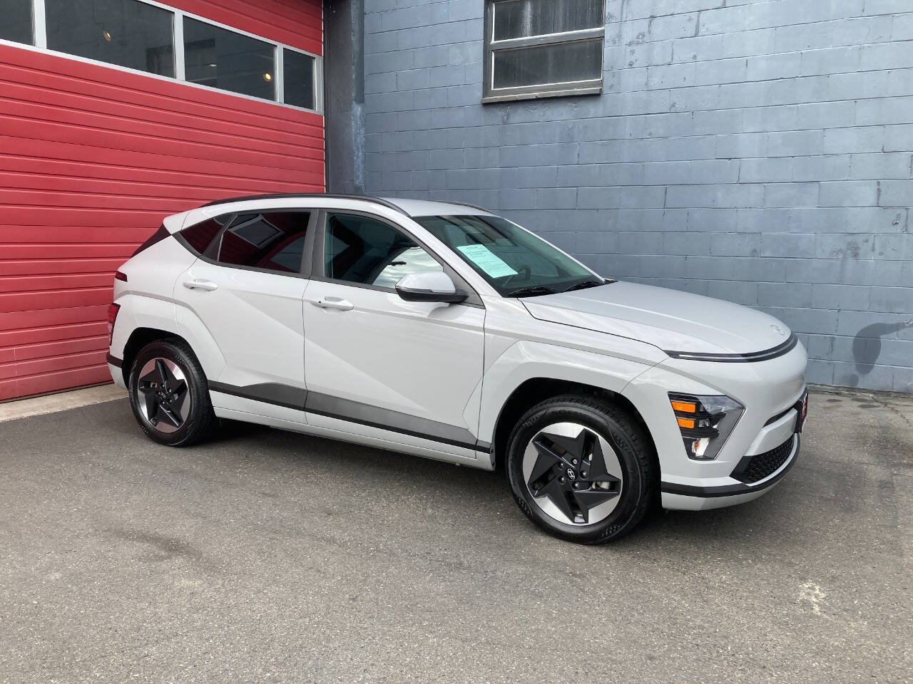 Used 2024 Hyundai Kona SEL FWD image 1