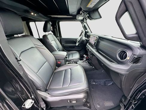 Used 2024 Jeep Wrangler Sahara image 27