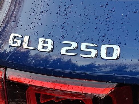 Used 2021 Mercedes-Benz GLB 250 4MATIC image 30