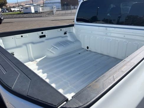 Used 2022 Nissan Frontier SV image 26