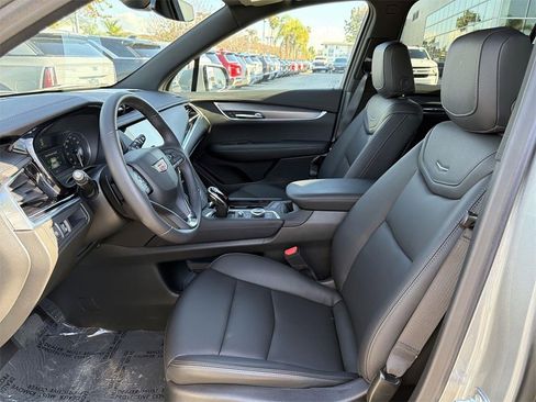 Used 2025 Cadillac XT6 Luxury image 22