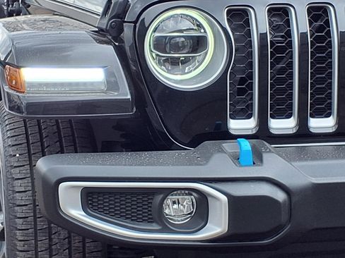 Used 2022 Jeep Wrangler Unlimited Sahara w/ Cold Weather Group image 26