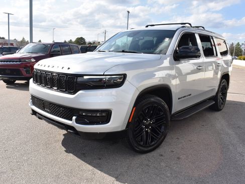 Used 2024 Jeep Wagoneer Series II w/ Convenience Group I image 5