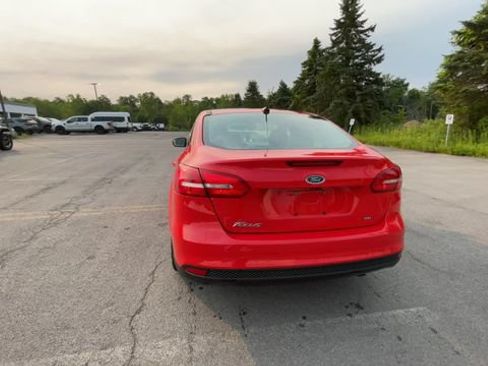 Used 2017 Ford Focus SE w/ Cold Weather Package FWD image 8