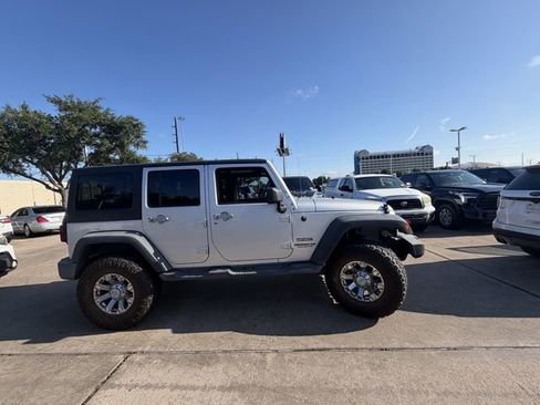 Used 2012 Jeep Wrangler Unlimited Sport AWD/4WD image 3