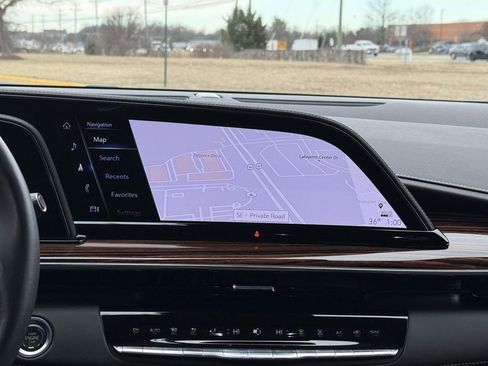 Used 2024 Cadillac Escalade Luxury image 10