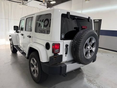 Used 2017 Jeep Wrangler Unlimited Sahara w/ Connectivity Group AWD/4WD image 21