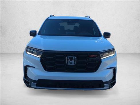 Certified 2025 Honda Pilot TrailSport image 9