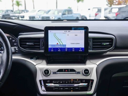 Used 2021 Ford Explorer XLT w/ Equipment Group 202A image 13