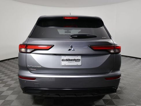 Used 2022 Mitsubishi Outlander SE AWD/4WD image 3