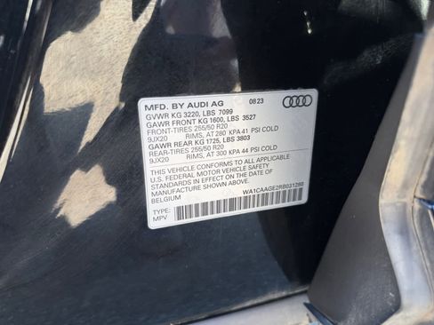 Used 2024 Audi Q8 e-tron Premium Plus w/ Premium Plus Package image 17