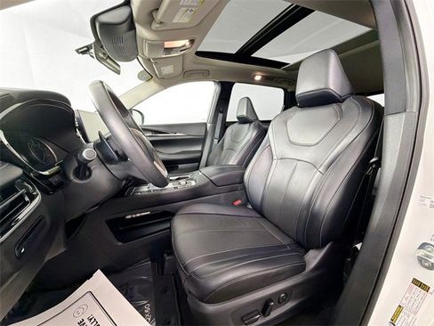 Used 2023 INFINITI QX60 Pure image 18