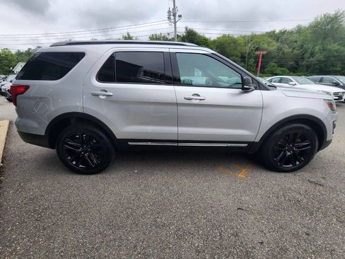 Used 2016 Ford Explorer XLT w/ Equipment Group 202A AWD/4WD image 4