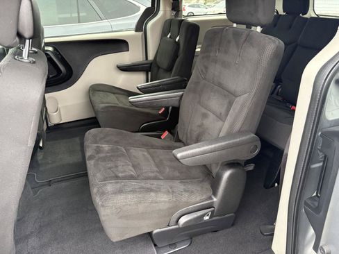 Used 2020 Dodge Grand Caravan SE FWD image 13