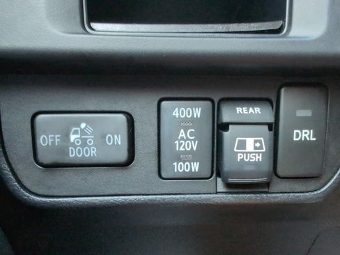 Used 2017 Toyota Tacoma TRD Off-Road w/ Tow Package (A/T) AWD/4WD image 36