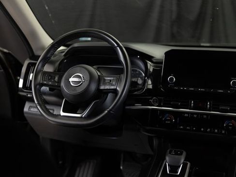 Used 2024 Nissan Pathfinder SV AWD/4WD image 18