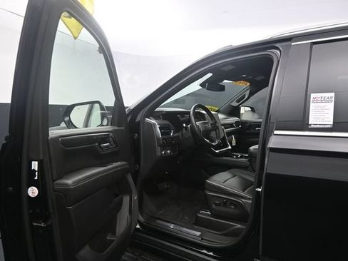 Used 2025 GMC Yukon Elevation w/ LPO, Elevation Black Package AWD/4WD image 12