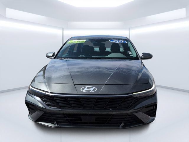 Used 2025 Hyundai Elantra SEL FWD image 8
