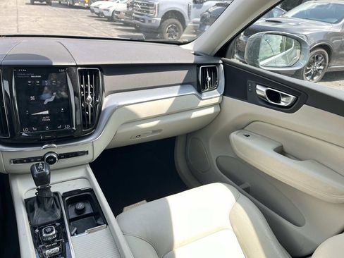 Used 2020 Volvo XC60 T6 Momentum AWD/4WD image 15
