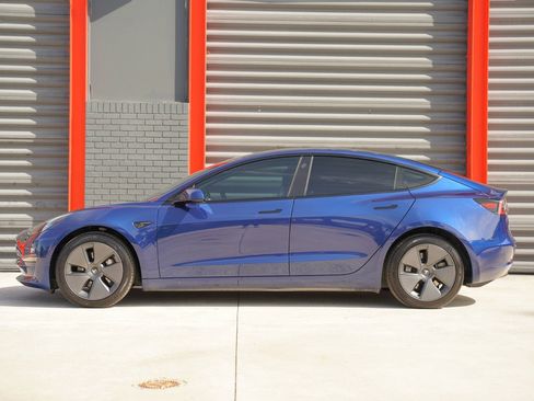 Used 2023 Tesla Model 3 Standard Range image 9