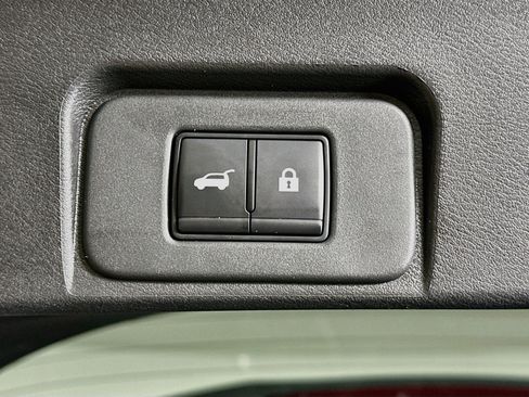 Used 2025 Nissan Rogue SV FWD image 28