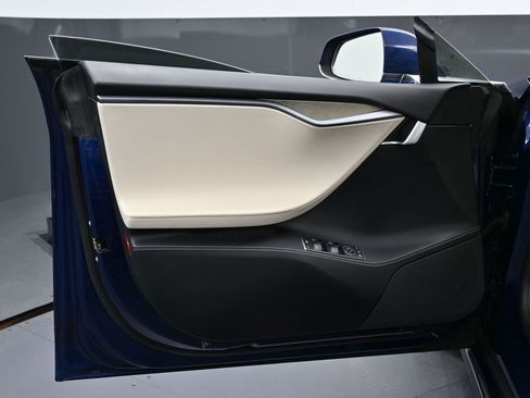 Used 2018 Tesla Model S 75D image 43