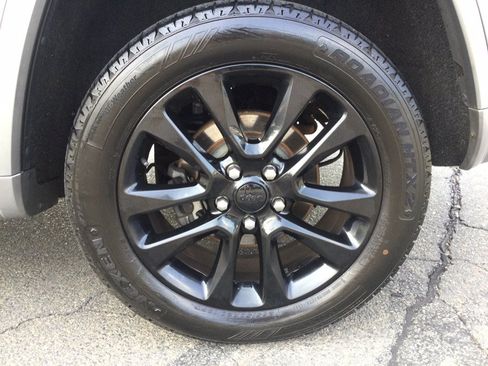 Used 2018 Jeep Grand Cherokee Altitude AWD/4WD image 45