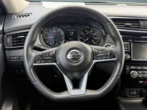 Used 2020 Nissan Rogue SV image 14