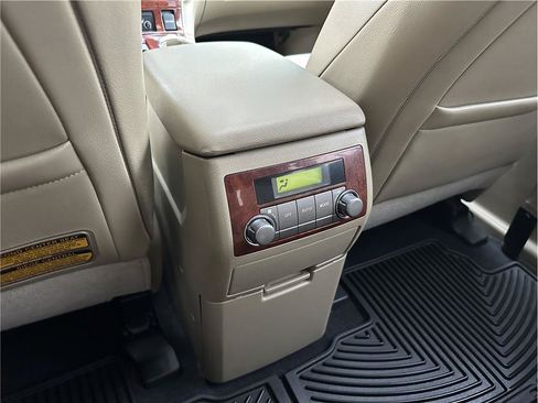 Used 2011 Toyota Highlander Limited w/ Tow Pkg AWD/4WD image 18