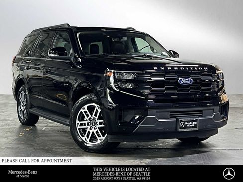 Used 2025 Ford Expedition Active AWD/4WD image 1