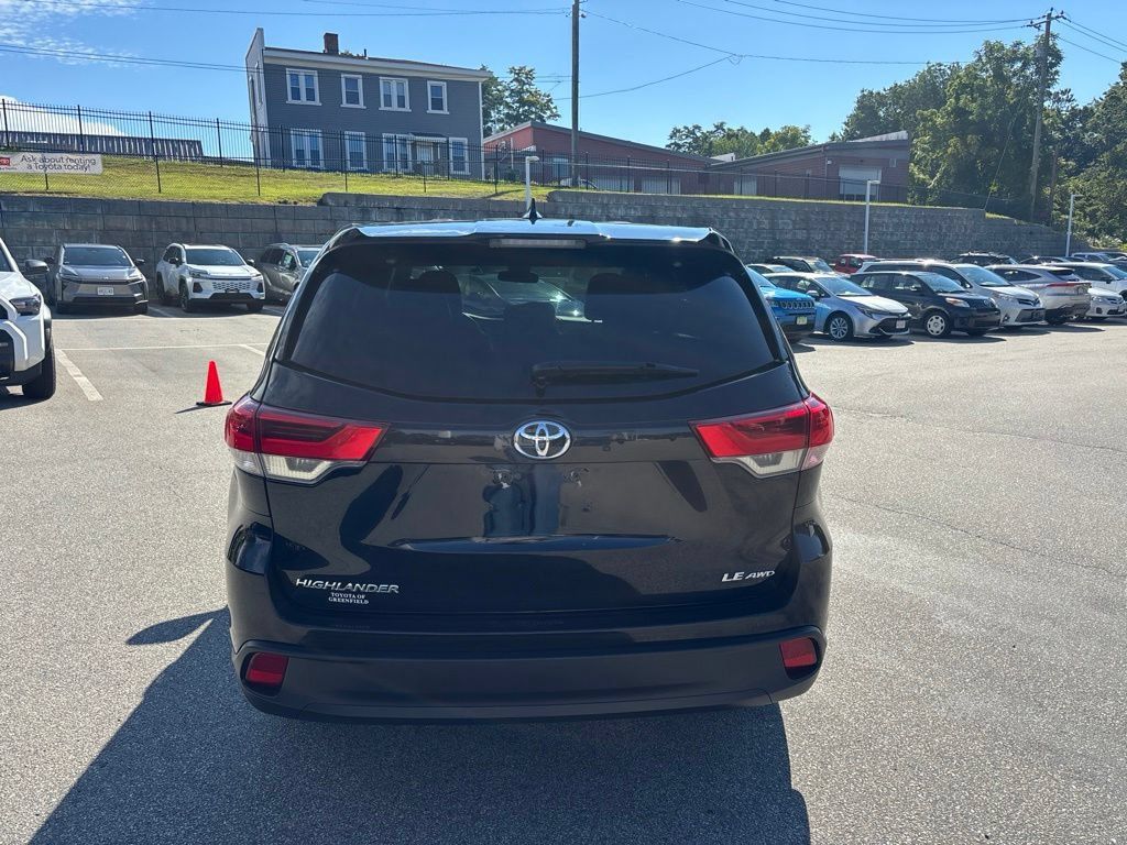 Used 2018 Toyota Highlander Plus AWD/4WD image 5