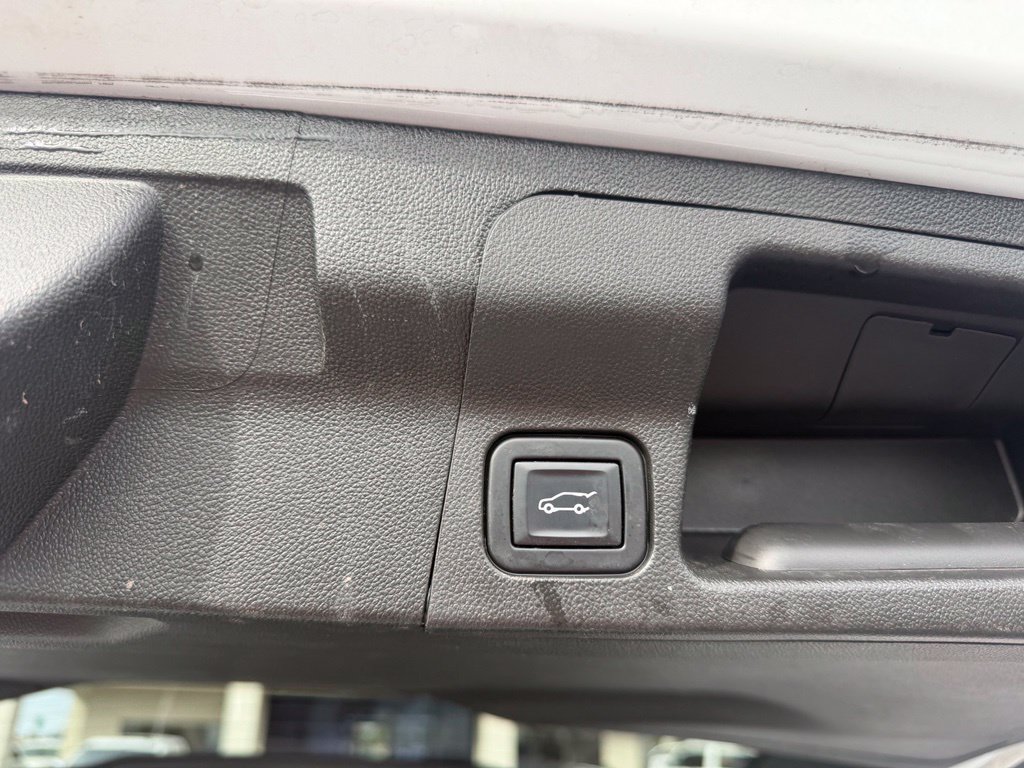 Used 2021 GMC Acadia Denali w/ Denali Technology Package FWD image 17