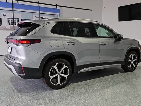 New 2026 Volkswagen Tiguan SE FWD image 9