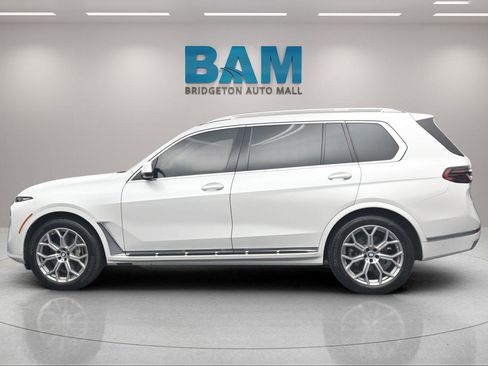 Used 2024 BMW X7 xDrive40i w/ Climate Comfort Package AWD/4WD image 4