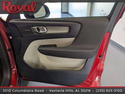 Certified 2024 Volvo XC40 B5 Plus w/ Protection Package Premier image 7