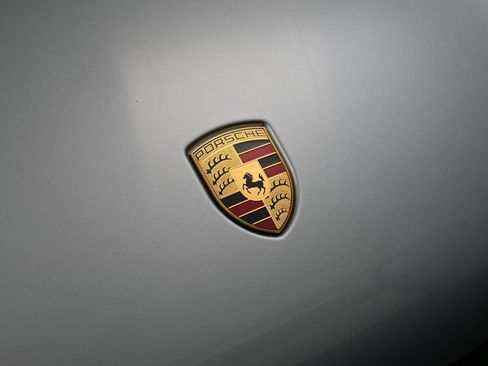 Certified 2025 Porsche Macan image 13