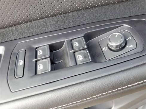 Certified 2025 Volkswagen Atlas SEL Premium R-Line image 31