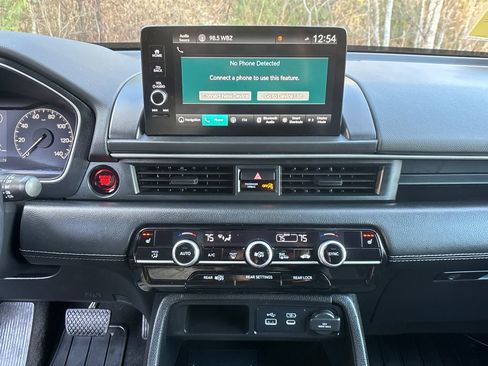 Used 2023 Honda Pilot Touring image 16