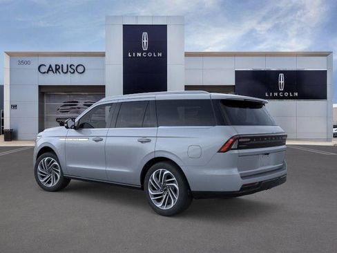 New 2025 Lincoln Navigator Reserve image 4