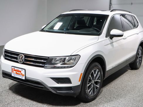 Used 2020 Volkswagen Tiguan SE image 31