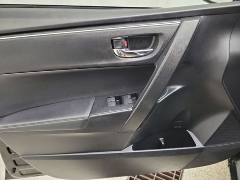 Used 2017 Toyota Corolla XLE FWD image 19