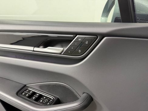 Certified 2025 Porsche Macan 4S Electric AWD/4WD image 20