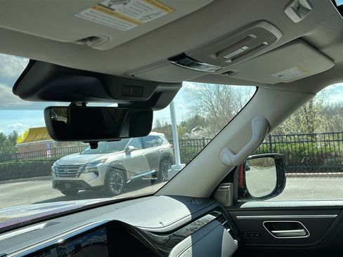 Used 2025 INFINITI QX80 Sensory image 23