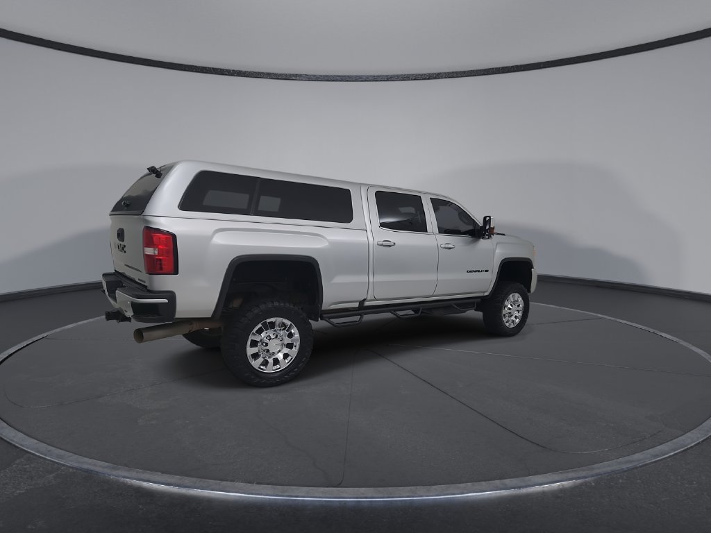 Used 2017 GMC Sierra 2500 Denali w/ Duramax Plus Package AWD/4WD image 17