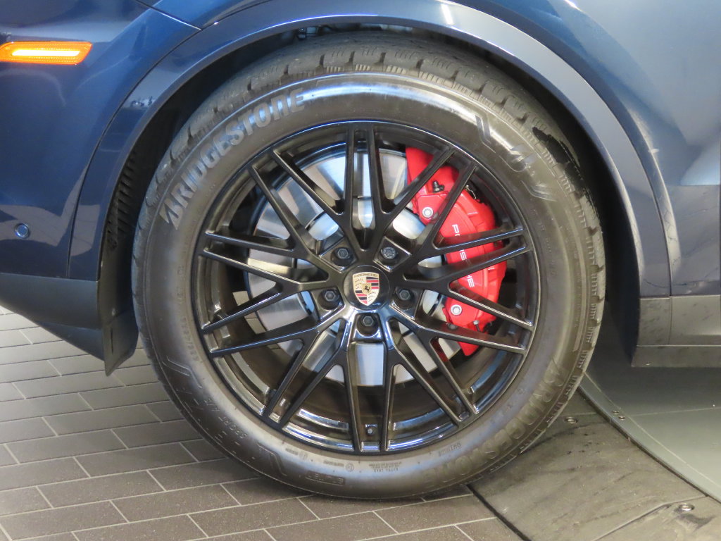Used 2025 Porsche Cayenne S AWD/4WD image 11