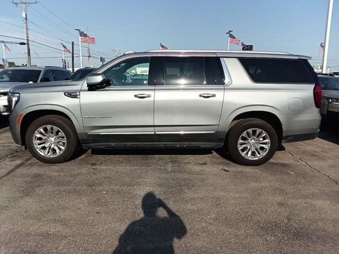 Used 2025 GMC Yukon XL Denali AWD/4WD image 2