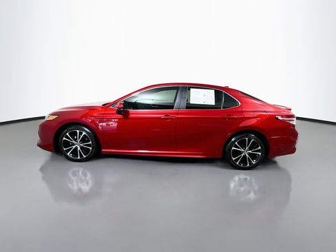 Used 2020 Toyota Camry SE FWD image 9