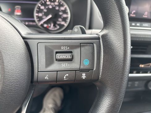 Used 2024 Nissan Rogue SV image 24