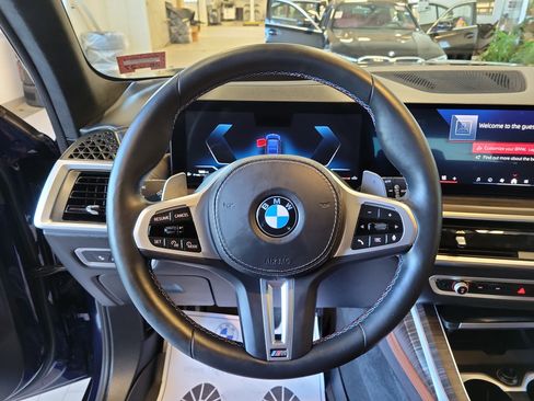 Used 2025 BMW X7 M60i AWD/4WD image 22