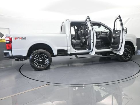 Used 2026 Ford F350 Platinum w/ FX4 Off-Road Package AWD/4WD image 88
